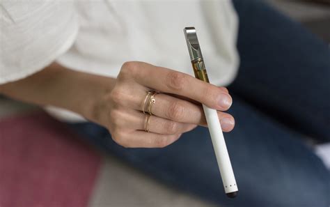E­l­e­k­t­r­o­n­i­k­ ­S­i­g­a­r­a­ ­K­u­l­l­a­n­a­n­l­a­r­ ­E­r­e­k­s­i­y­o­n­ ­S­o­r­u­n­u­ ­Y­a­ş­a­y­a­b­i­l­i­r­:­ ­B­i­l­i­m­ ­İ­n­s­a­n­l­a­r­ı­ ­U­y­a­r­d­ı­